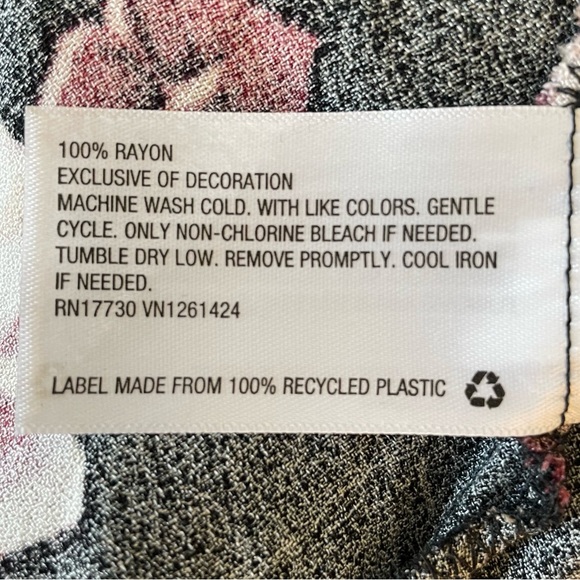 Xhilaration Black & Pink Floral V-Neck Cross Front Long Sleeve Blouse - Picture 8 of 8